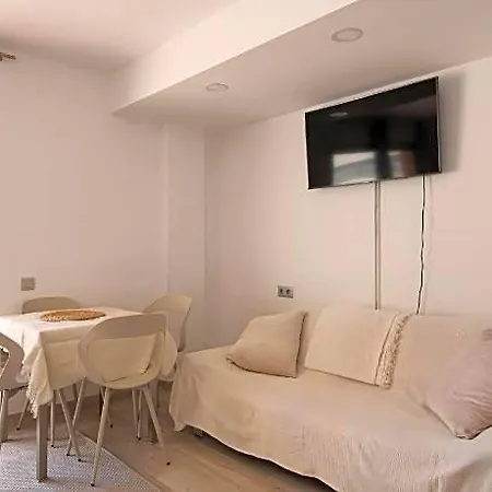 Ginosi Basics Centric Apartel Castelldefels