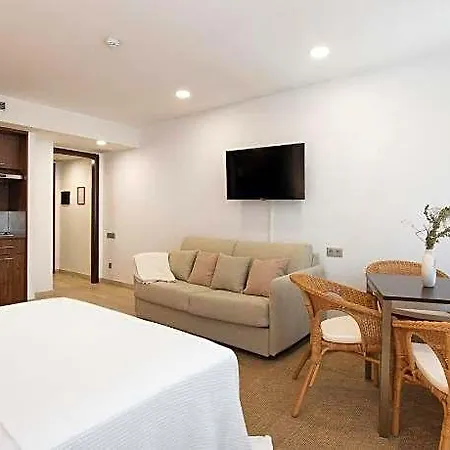 Hotel Ginosi Basics Centric Apartel 4*
