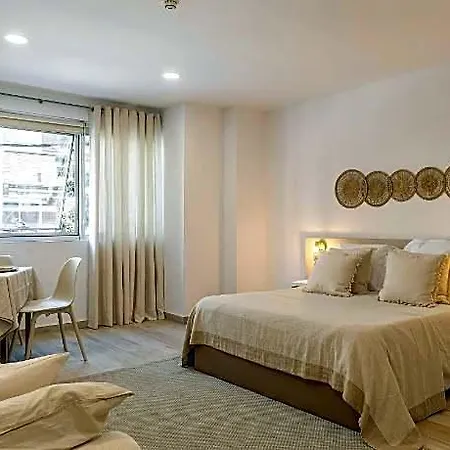 Ginosi Basics Centric Apartel 4* Castelldefels
