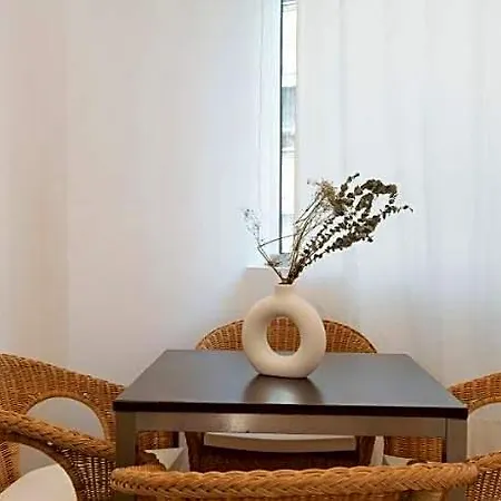 Ginosi Basics Centric Apartel 4*