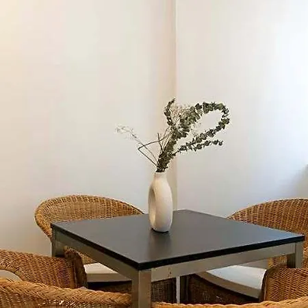 Ginosi Basics Centric Apartel Hotel