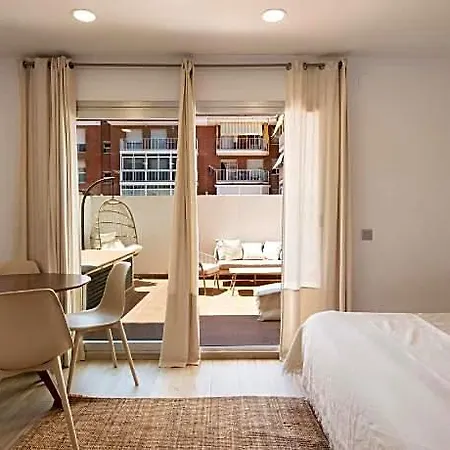 Отель Ginosi Basics Centric Apartel 4*