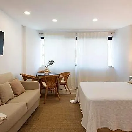 Ginosi Basics Centric Apartel Hotel 4*