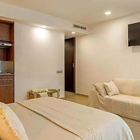 Hotel Ginosi Basics Centric Apartel Castelldefels