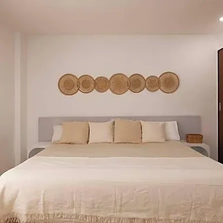 Ginosi Basics Centric Apartel Hotel 4*