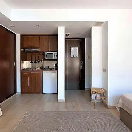 Ginosi Basics Centric Apartel Отель 4*