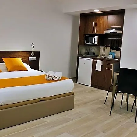 Hotel Ginosi Basics Centric Apartel Castelldefels