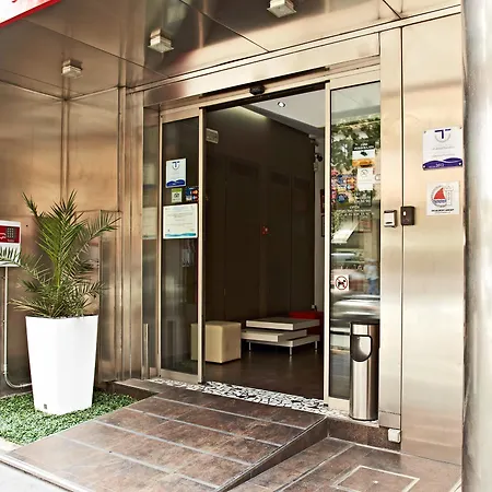 Hotel Ginosi Basics Centric Apartel 4*