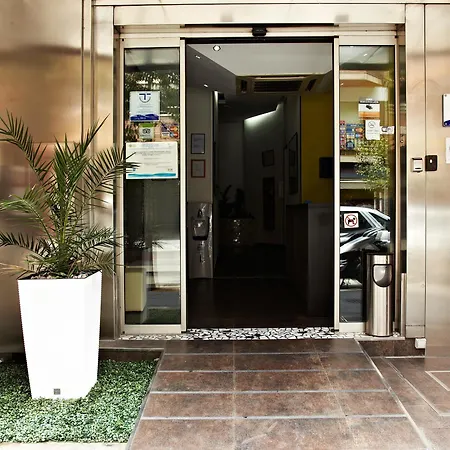 Hotel Ginosi Basics Centric Apartel