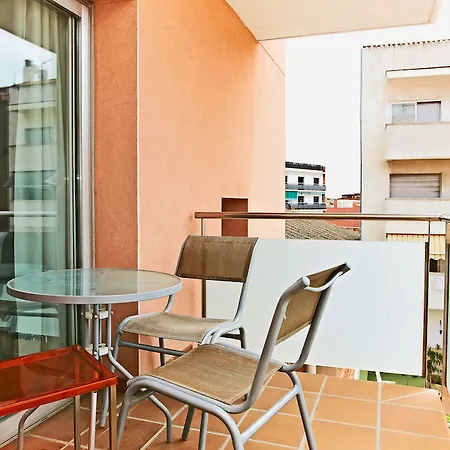 Ginosi Basics Centric Apartel Hotel 4*