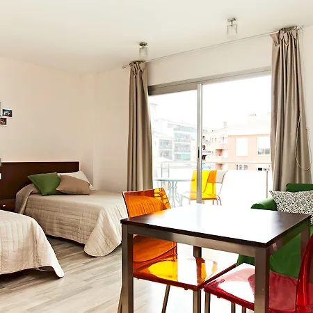 Hotel Ginosi Basics Centric Apartel Castelldefels