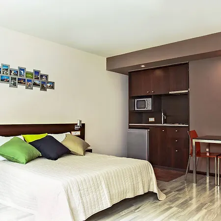 Hotel Ginosi Basics Centric Apartel 4*
