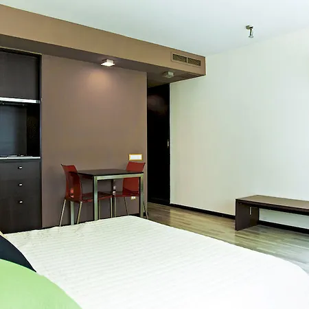 Hotel Ginosi Basics Centric Apartel Castelldefels