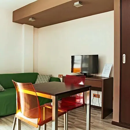 Ginosi Basics Centric Apartel Hotel