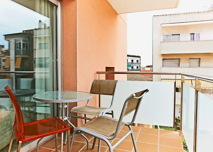 Ginosi Basics Centric Apartel Hotel 4*