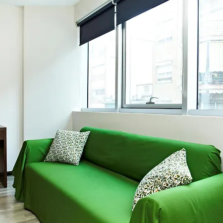 ホテル Ginosi Basics Centric Apartel