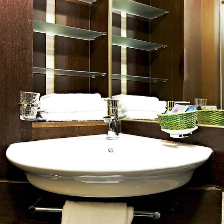 ホテル Ginosi Basics Centric Apartel