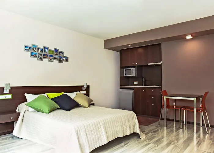 Hotel Ginosi Basics Centric Apartel 4*