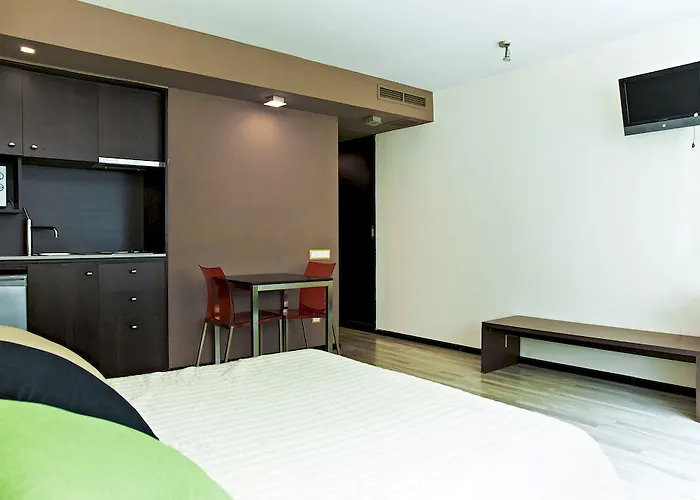 Hotel Ginosi Basics Centric Apartel Castelldefels