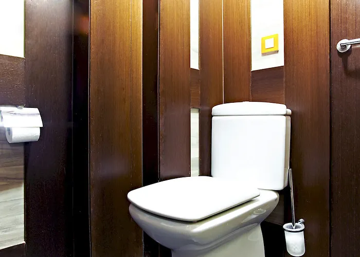 Hotel Ginosi Basics Centric Apartel Castelldefels